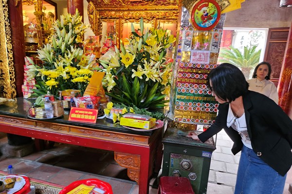 Từ vụ “biển thủ” tiền công đức ở đền Ông Hoàng Mười (Nghệ An):“Nghiêm khắc xử lý đối với các trường hợp vi phạm” - Anh 1