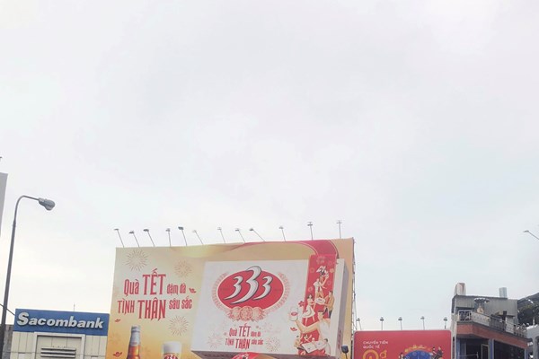 TP.HCM chậm xử lý sai phạm quảng cáo ngoài trời - Anh 1