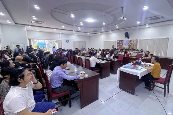 Sinh hoạt chuyên đề về di sản văn hóa - hội họa với sinh viên - Anh 3