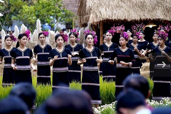 Mãn nhãn với chương trình nghệ thuật “Đăk Hà ngày mùa” - Anh 4