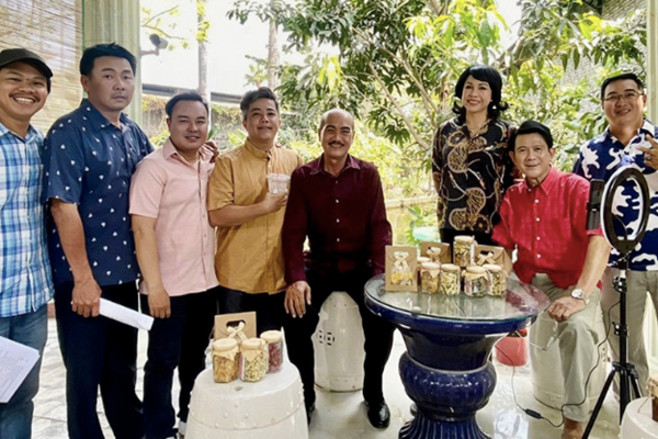 “Chuyện bốn mùa”: Suy ngẫm qua những câu chuyện “hot trend” - Anh 1