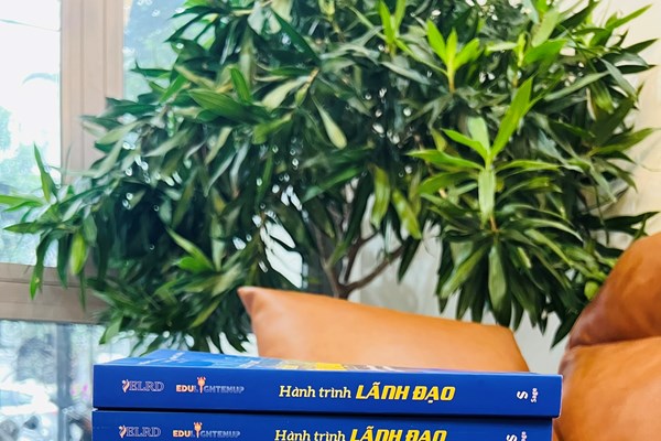Ra mắt sách 