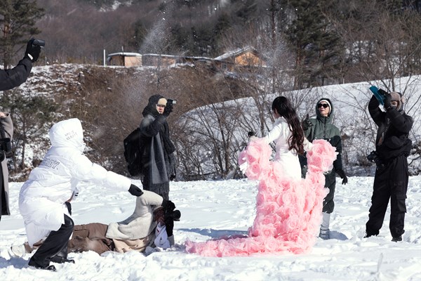 Khai mạc triển lãm ảnh - phim thời trang “Rainbow snow” - Anh 3