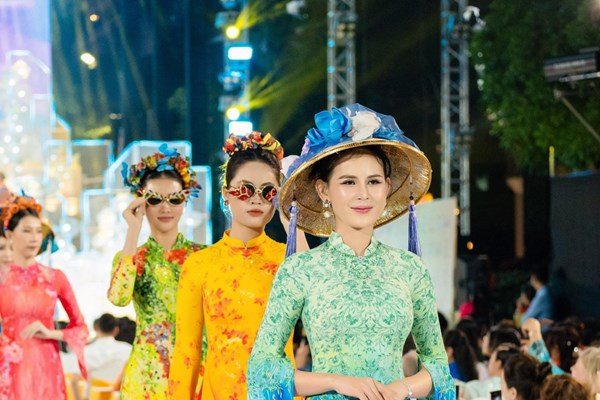 10 BST đặc biệt  của NTK Đỗ Trịnh Hoài Nam - Anh 1