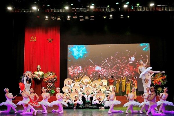 Xung quanh Dự thảo Nghị định quy định về đào tạo các ngành, nghề chuyên sâu đặc thù lĩnh vực nghệ thuật: Đặt học sinh vào vị trí trung tâm sẽ thấu hiểu được khó khăn - Anh 1