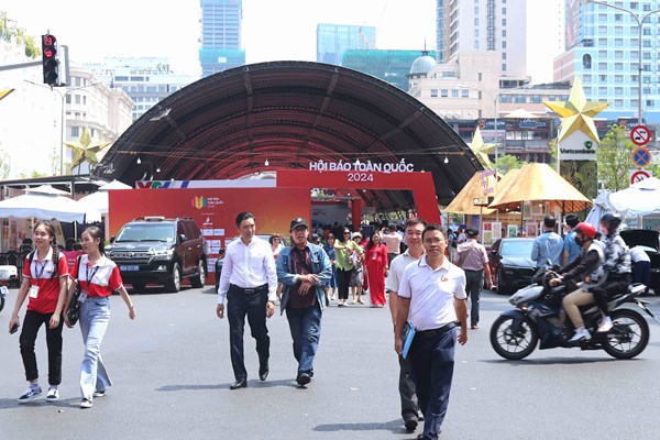 Sôi động Hội Báo toàn quốc 2024 - Anh 1