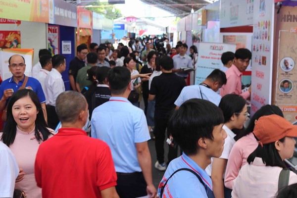 Sôi động Hội Báo toàn quốc 2024 - Anh 2