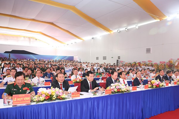 Nhà khai thác cảng biển lớn nhất Việt Nam đón nhận Anh hùng Lao động - Anh 3
