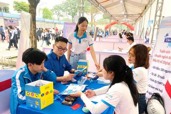 Hà Nội: Hơn 30 doanh nghiệp tuyển dụng 1.800 việc làm - Anh 2