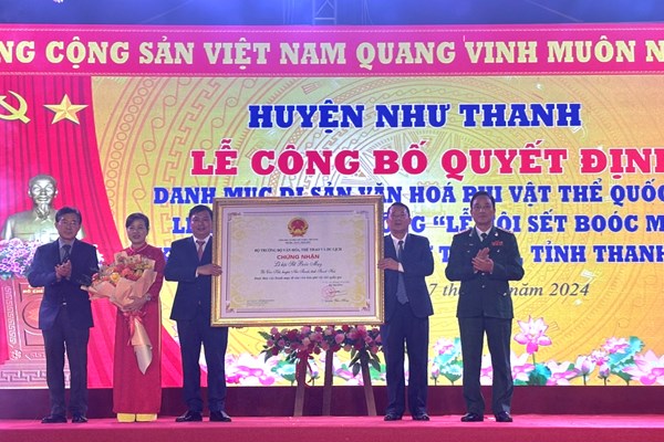 Đón nhận Di sản văn hóa phi vật thể quốc gia Lễ hội Sết Boóc Mạy - Anh 1