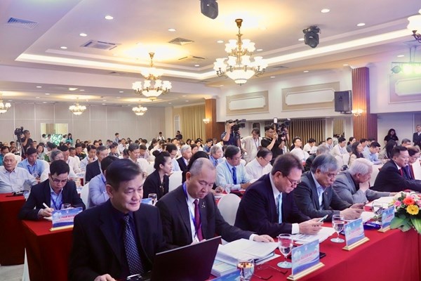 “Thành phố biển Nha Trang - Khánh Hòa phồn vinh và hạnh phúc” - Anh 1