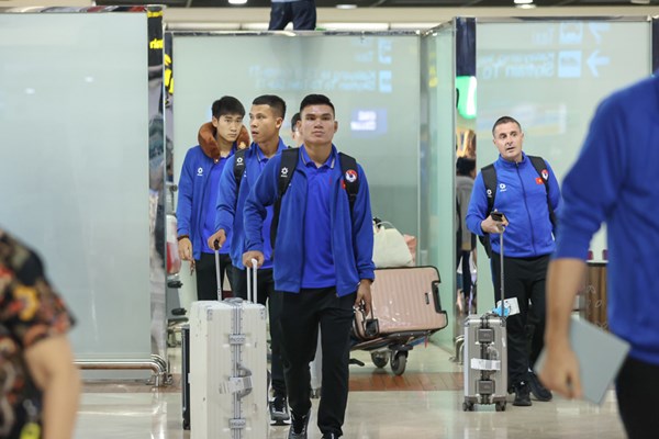 Tuyển Việt Nam đã đến Indonesia, sẵn sàng cho vòng loại World Cup 2026 - Anh 1