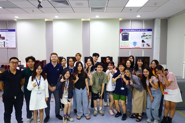 Dạy triết ở Trường ĐH VinUni: “Chúng tôi không truyền giảng mà giúp sinh viên trở thành người kiến tạo” - Anh 3