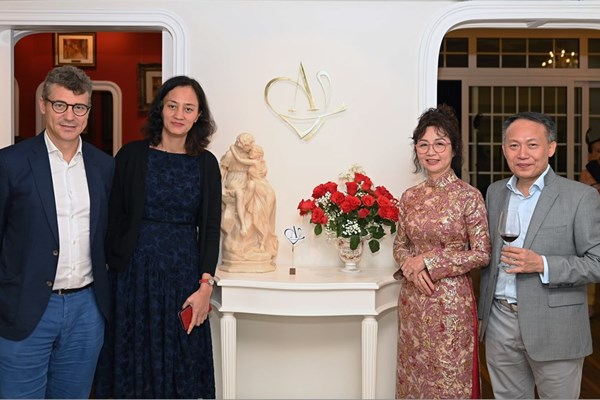 Giữ “kho báu” hội họa Việt Nam qua hành trình sưu tập - Anh 2