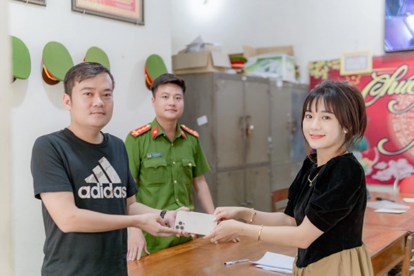 Sống trong đời sống cần có một tấm lòng - Anh 2