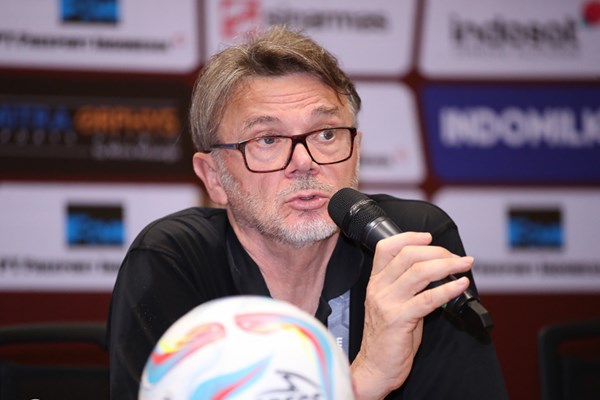 HLV Troussier: Chúng tôi không từ bỏ, phải nỗ lực hết sức ở trận lượt về - Anh 1