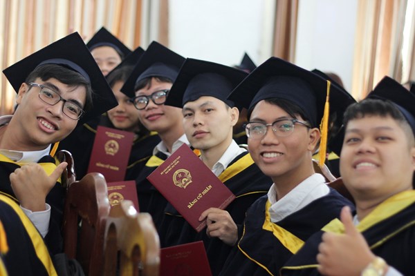 Đà Nẵng: Lo lắng tìm cách “giữ chân” nhân tài - Anh 1