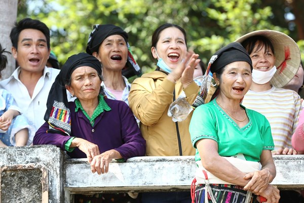 Hơn 120 vận động viên chinh phục Giải dù lượn tỉnh Kon Tum mở rộng - Anh 17