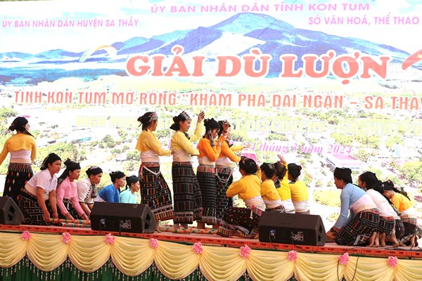 Hơn 120 vận động viên chinh phục Giải dù lượn tỉnh Kon Tum mở rộng - Anh 3