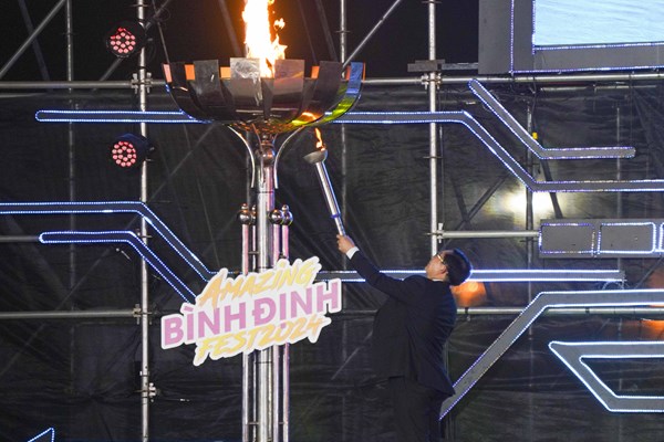 Lung linh sắc màu vũ điệu Tuần lễ Amazing Binh Dinh Fest 2024 tại Bình Định - Anh 4