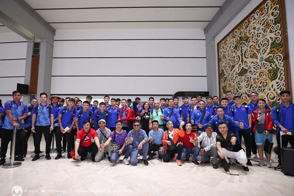 Tuyển Việt Nam về nước, chuẩn bị cho trận tái đấu Indonesia - Anh 1