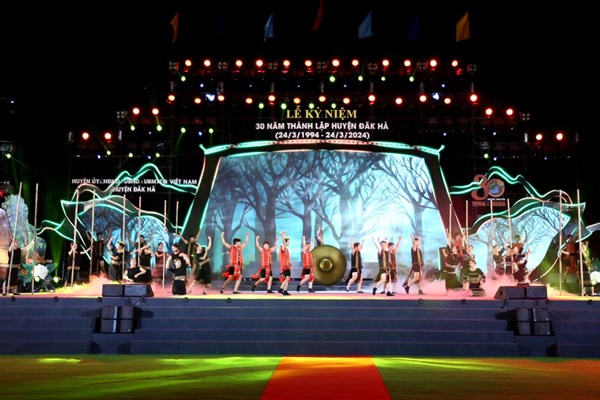 Kon Tum: Huyện Đăk Hà kỷ niệm 30 năm thành lập - Anh 7