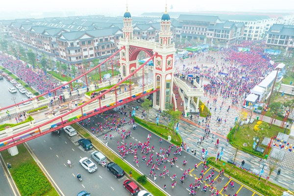 Hàng chục nghìn người “cháy” hết mình tại sự kiện vì môi trường “Ngày hội xanh” - Anh 1