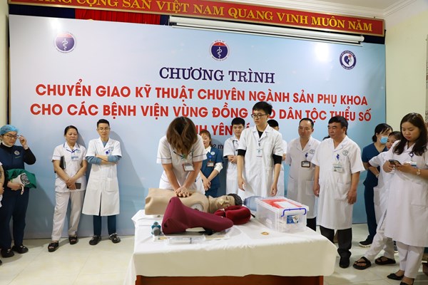 Nâng cao chất lượng khám, chữa bệnh cho vùng đồng bào dân tộc thiểu số - Anh 2