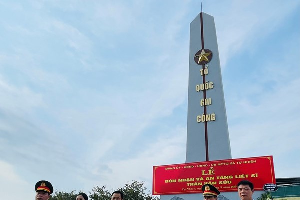 Lần đầu vận chuyển miễn phí hài cốt liệt sĩ trên tuyến đường sắt - Anh 1