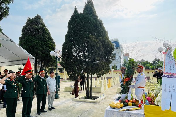 Lần đầu vận chuyển miễn phí hài cốt liệt sĩ trên tuyến đường sắt - Anh 2