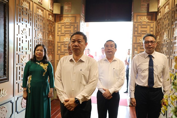 Họp mặt tưởng niệm 44 năm ngày mất Bác Tôn - Anh 1