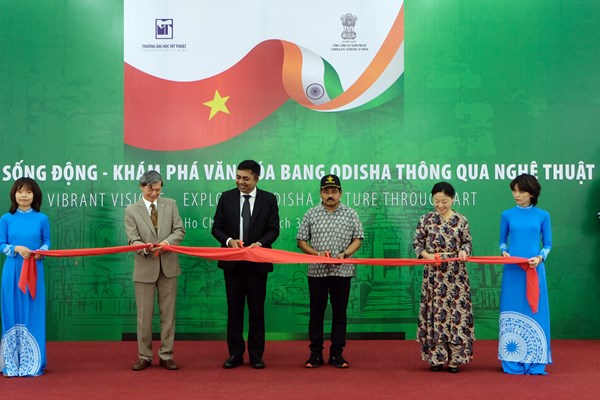 Khai mạc triển lãm giao lưu văn hóa Ấn Độ và Việt Nam - Anh 1