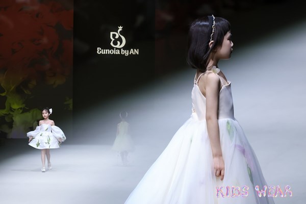 Mẫu nhí quảng bá văn hóa Việt tại Shanghai Fashion Week AW24 - Anh 7