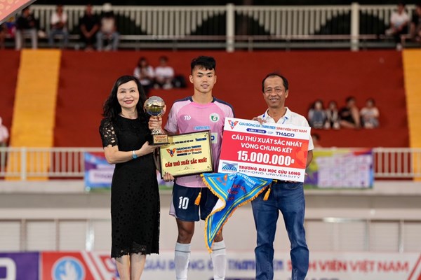 Trường ĐH Sư phạm TDTT TP.HCM vô địch Giải bóng đá Thanh Niên sinh viên Việt Nam 2024 - Anh 3