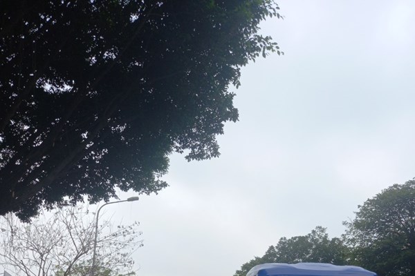 Xe vi phạm quảng cáo đi như chỗ không người - Anh 3