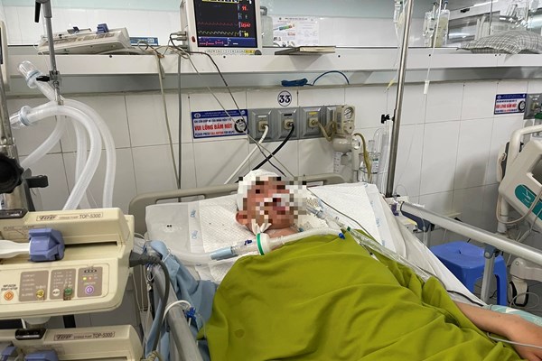 Tín hiệu vui về sức khỏe của nam sinh lớp 8 bị đánh chấn thương sọ não - Anh 1