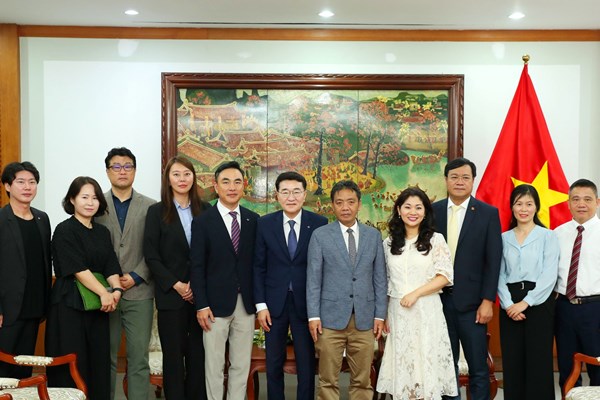 Thứ trưởng Bộ VHTTDL Hoàng Đạo Cương làm việc với Tập đoàn CJ Việt Nam - Anh 6