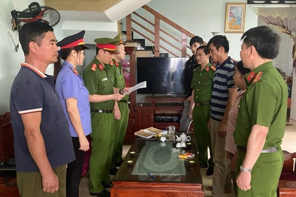 Triệt xóa đường dây sản xuất, buôn bán thức ăn chăn nuôi giả ở Thanh Hóa - Anh 1