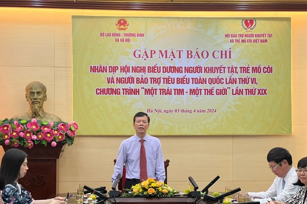 Biểu dương gần 400 đại biểu là người khuyết tật, trẻ mồ côi, người bảo trợ - Anh 1