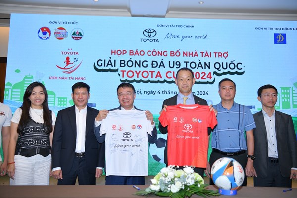 Văn Hậu muốn truyền “lửa” bóng đá cho các cầu thủ dự Giải U9 Toyota Cup - Anh 2