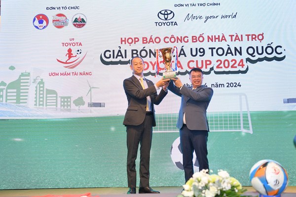 Văn Hậu muốn truyền “lửa” bóng đá cho các cầu thủ dự Giải U9 Toyota Cup - Anh 1
