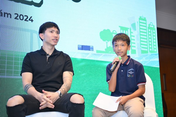 Văn Hậu muốn truyền “lửa” bóng đá cho các cầu thủ dự Giải U9 Toyota Cup - Anh 3