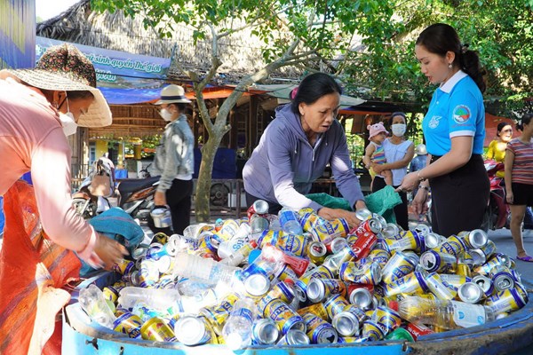 Nhân rộng sáng kiến giảm thiểu rác thải nhựa - Anh 2