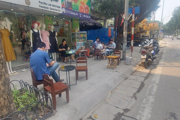 Giành lại vỉa hè Hà Nội: Như chưa hề có cuộc ra quân … - Anh 1