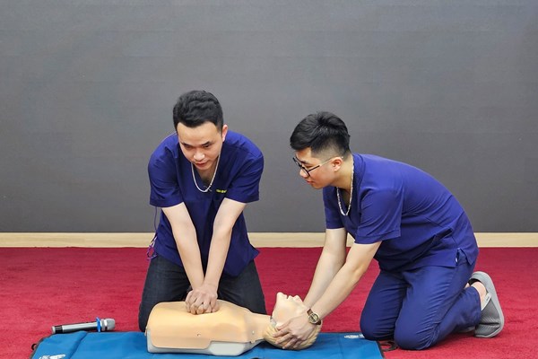 Sơ cứu đúng cách sẽ cứu giữ được sinh mạng cho người bệnh - Anh 2