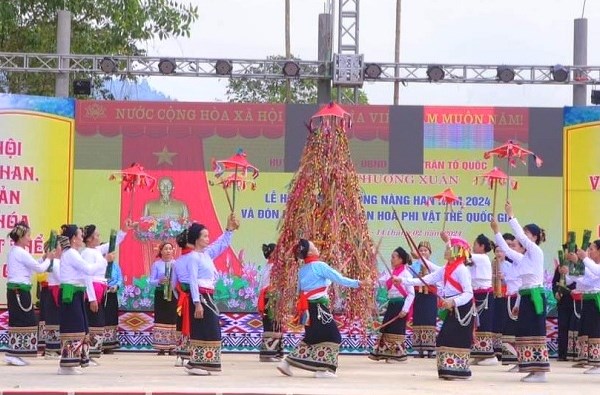 Khách tăng cao, doanh thu du lịch Thanh Hóa đạt hơn 2,4 nghìn tỉ đồng trong quý I/2024 - Anh 2