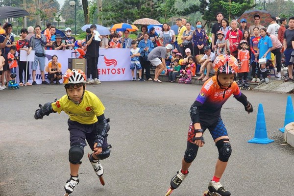 Hơn 300 VĐV dự Giải các CLB Roller Sport Hà Nội mở rộng tranh Cúp CENTOSY - Anh 2