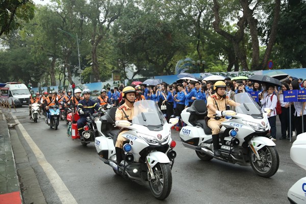 Lễ phát động hưởng ứng “Năm An toàn giao thông 2024” - Anh 1
