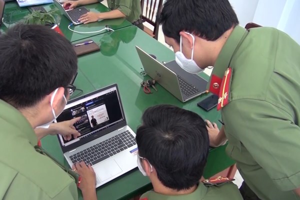 “Sập bẫy” tìm việc qua mạng xã hội - Anh 1