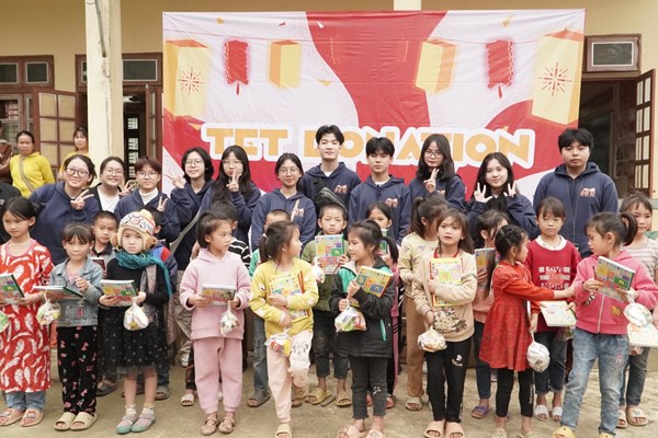 “Tết muộn” cho trẻ vùng cao của 